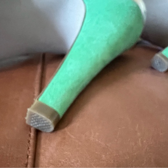 Sasha London Shoes Neon Green Sued Leather Peep Toe Shoes with 4” hills size 6.5 - Picture 4 of 9